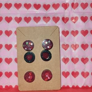 3 pairs of glittery stud earrings